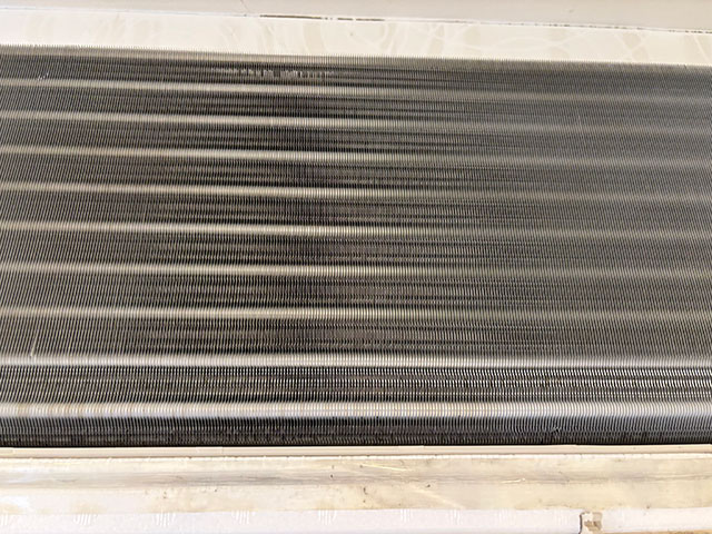 エアコン清掃後の熱交換器
